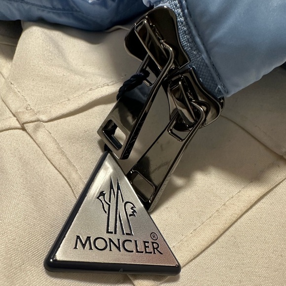 Blue moncler vest - Picture 5 of 15